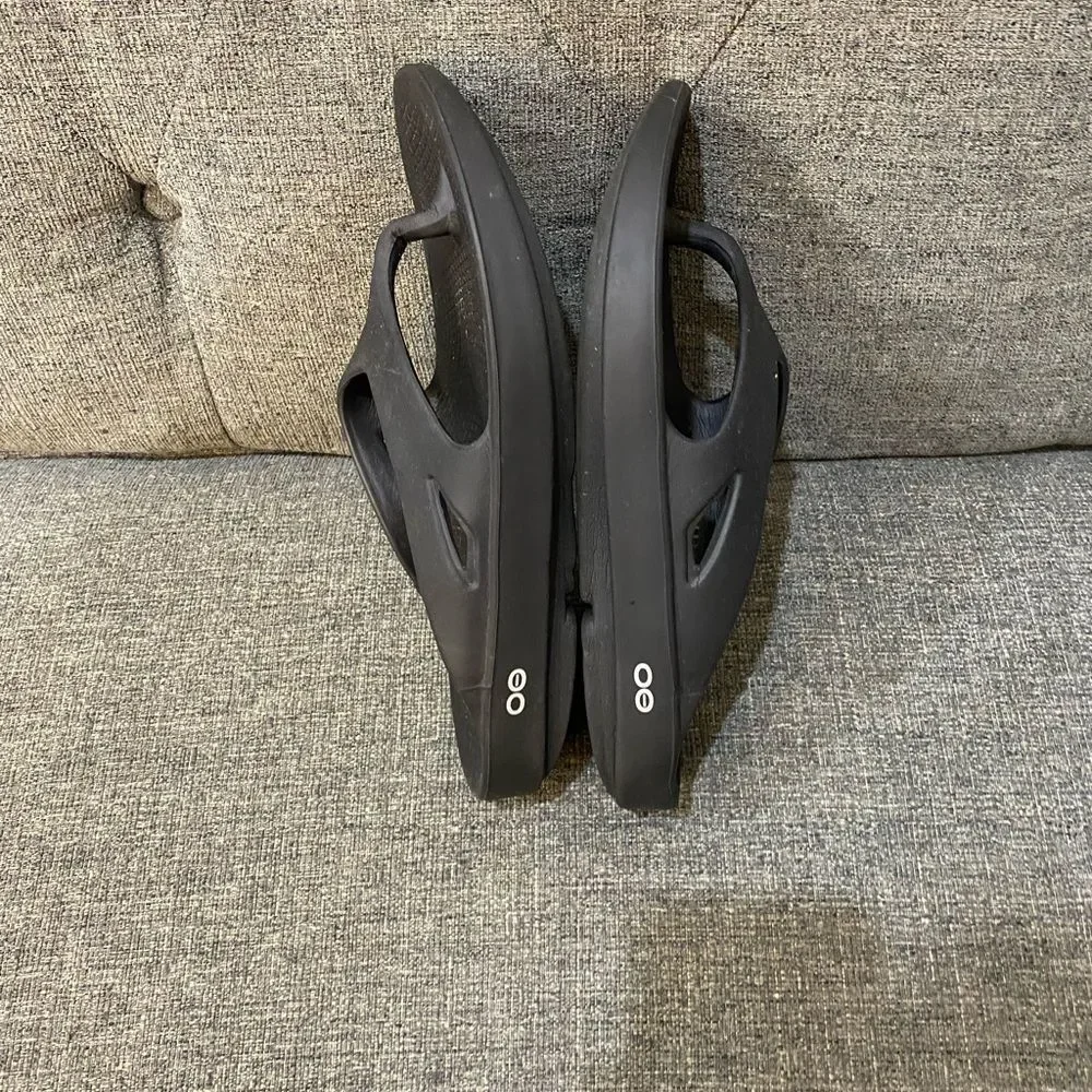 OOFOS OORIGONAL Black Flips FloyDs Sandals Women’s Size 10